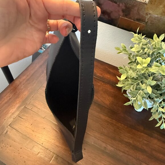 Portland Leather Kangaroo Shoulder Bag with Organizer insert - Picture 5 of 10